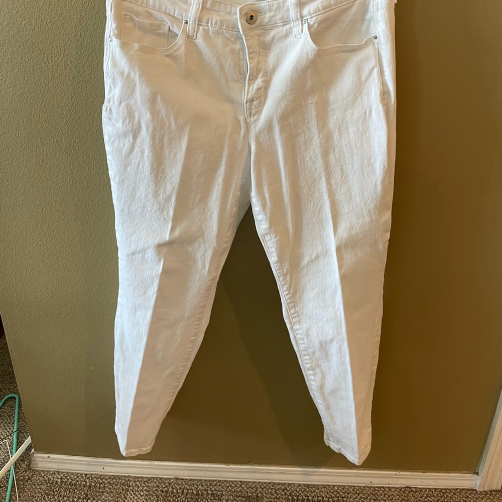 White jeans summer basic